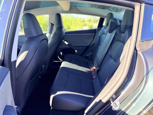 Used 2025 Tesla Model 3 Long Range RWD image 17