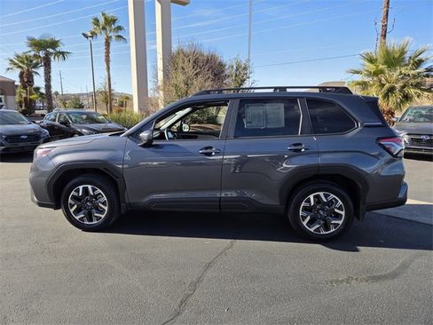 Used 2025 Subaru Forester Premium w/ Convenience Package #2 image 7