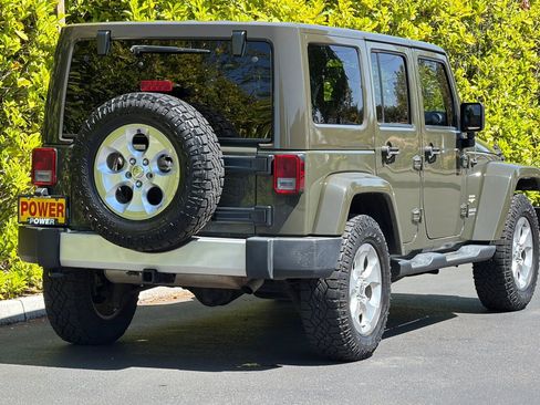 Used 2015 Jeep Wrangler Unlimited Sahara w/ Max Tow Package AWD/4WD image 4