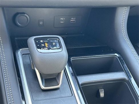 Used 2024 Nissan Pathfinder Platinum image 34