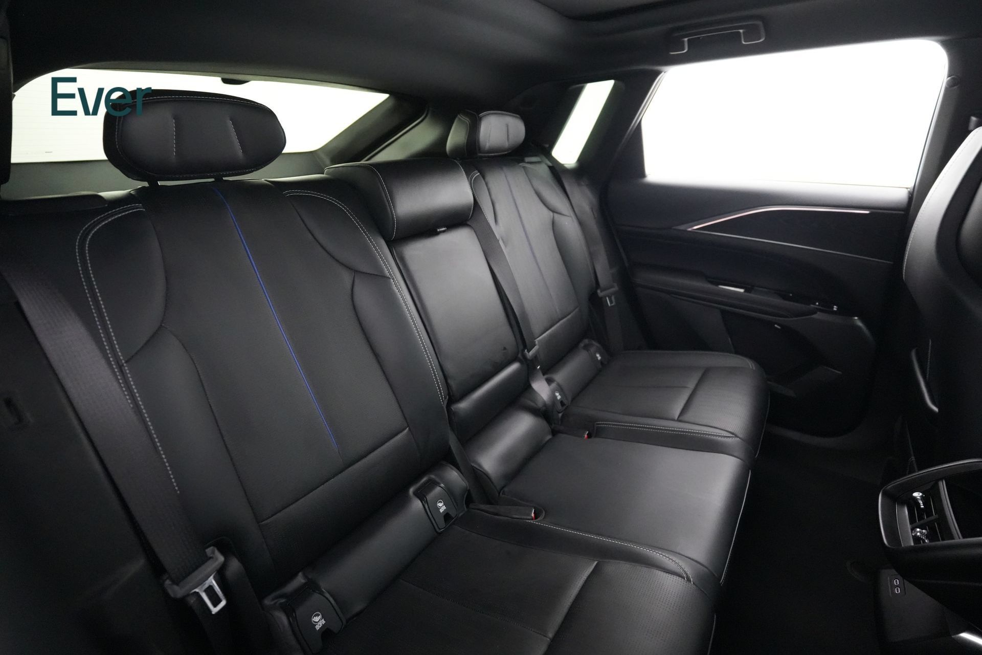 Used 2024 Cadillac Lyriq Sport w/ LPO, Floor Liner Package AWD/4WD image 5