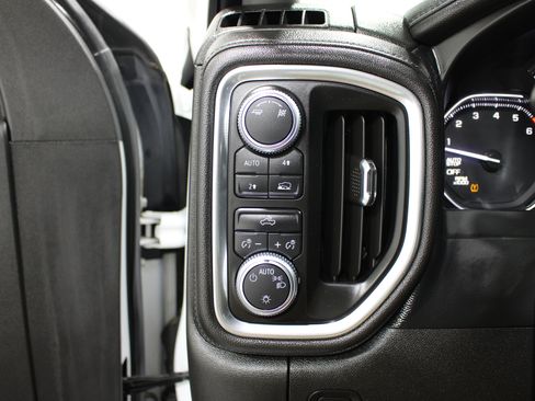 Used 2019 GMC Sierra 1500 SLE w/ SLE Value Package AWD/4WD image 9