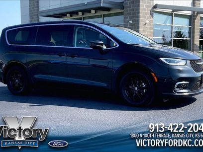 Used 2023 Chrysler Pacifica Touring-L