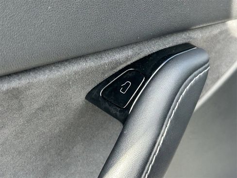 Used 2020 Tesla Model Y Long Range image 23