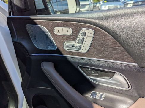 Used 2020 Mercedes-Benz GLS 450 4MATIC image 32
