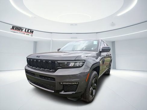 New 2025 Jeep Grand Cherokee L Limited w/ Black Appearance Package image 6