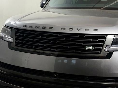 Certified 2025 Land Rover Range Rover SE image 11