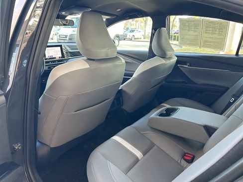 Used 2025 Toyota Camry SE image 32