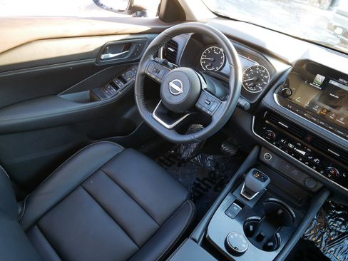 Certified 2023 Nissan Rogue SL w/ SL Premium Package image 9