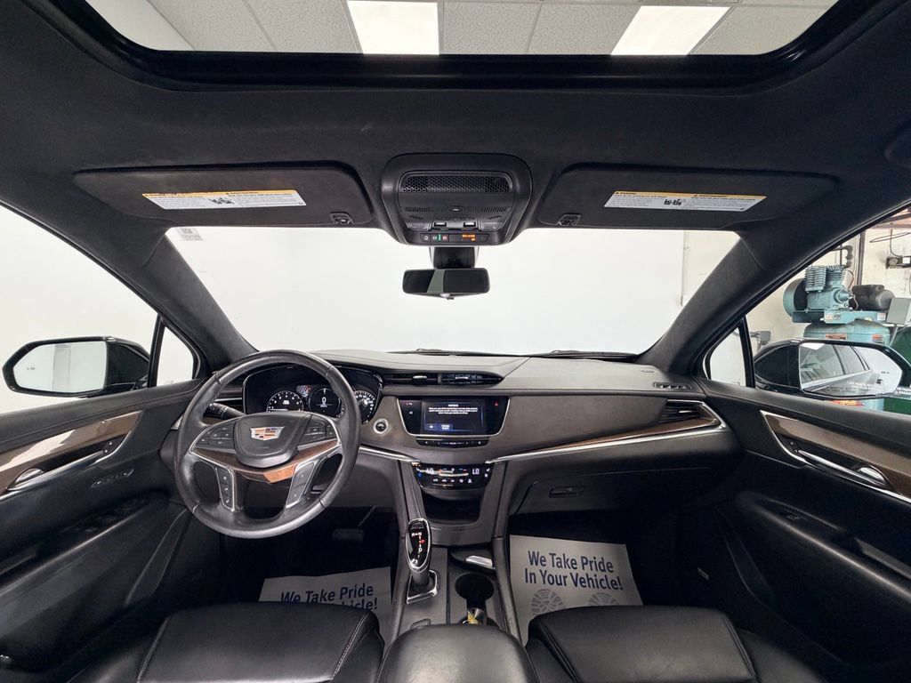 Used 2018 Cadillac XT5 Platinum w/ Driver Assist Package AWD/4WD image 9