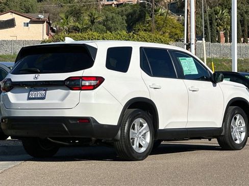 Certified 2023 Honda Pilot LX image 5