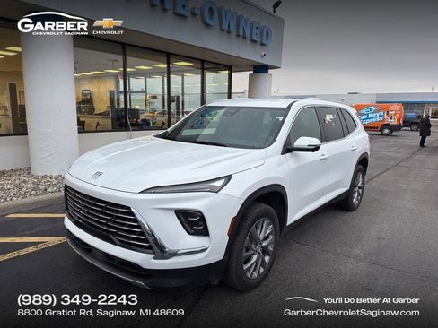 Used 2025 Buick Enclave Preferred image 1