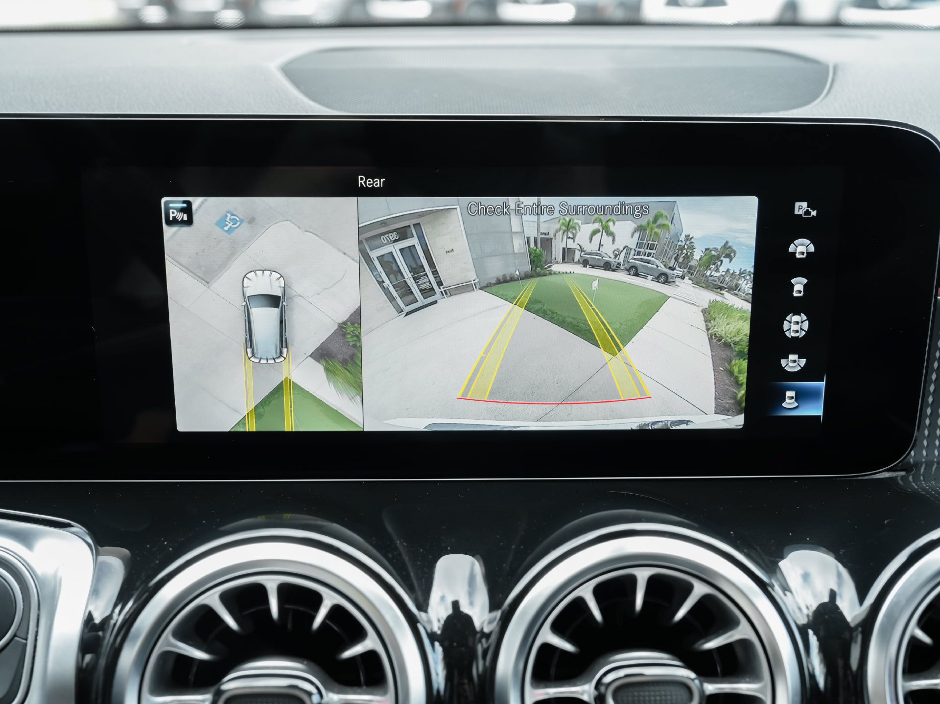 Used 2022 Mercedes-Benz GLB 250 image 14