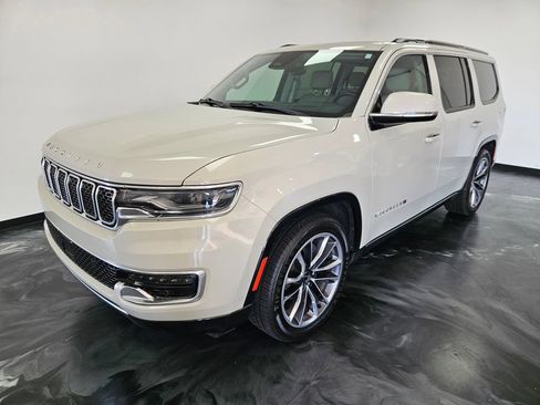 Used 2022 Jeep Wagoneer Series III w/ Premium Group I AWD/4WD image 22