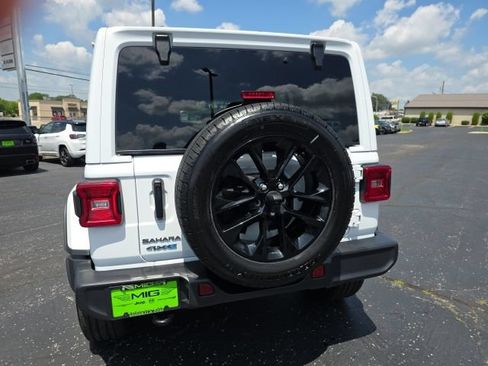 Used 2025 Jeep Wrangler Unlimited Sahara AWD/4WD image 7