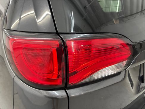 Used 2018 Chrysler Pacifica Touring Plus w/ S Appearance Package FWD image 31