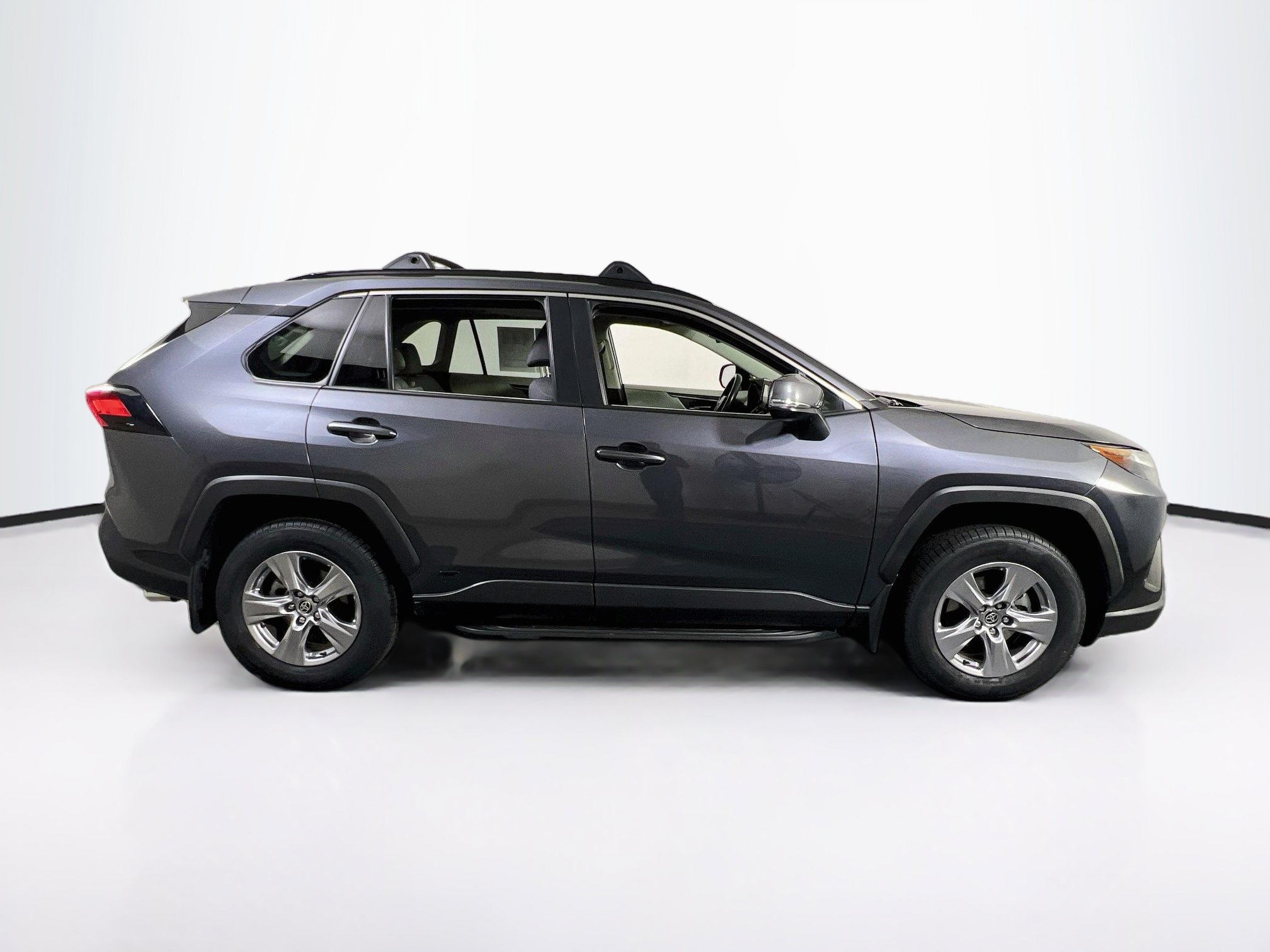 Used 2022 Toyota RAV4 XLE w/ Convenience Package AWD/4WD image 4