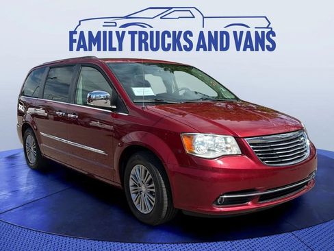 Used 2015 Chrysler Town & Country Touring-L w/ Driver Convenience Group FWD image 7