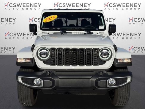 Used 2024 Jeep Gladiator Sport image 8