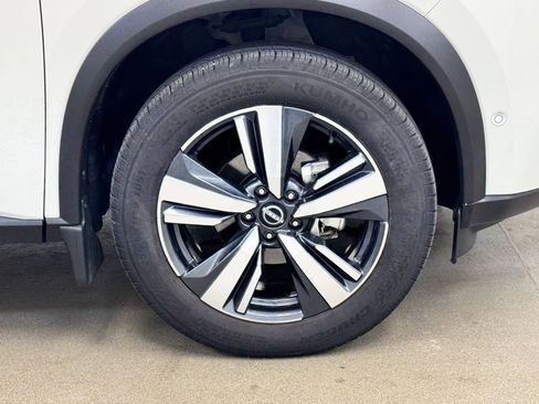 Used 2023 Nissan Rogue SL w/ SL Premium Package image 4