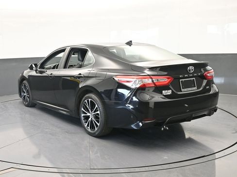 Used 2020 Toyota Camry SE image 4