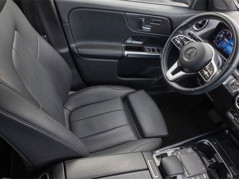 Used 2023 Mercedes-Benz GLB 250 4MATIC image 19