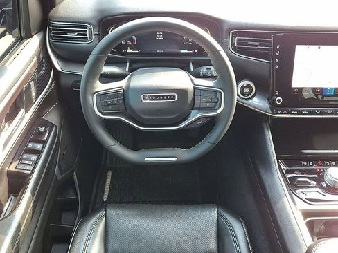 Certified 2023 Jeep Wagoneer 4WD image 27