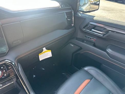 Used 2025 GMC Sierra 1500 AT4 w/ AT4 Premium Package AWD/4WD image 15