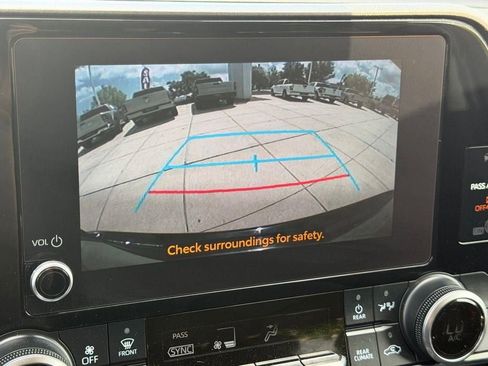 Used 2023 Toyota Highlander LE image 25