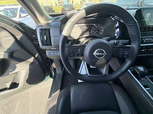 Used 2024 Nissan Pathfinder SL w/ Black Appearance Package AWD/4WD image 20
