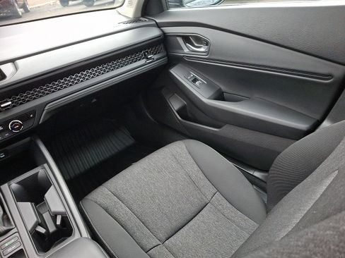 Used 2025 Honda Accord SE image 12