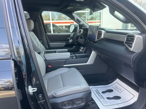 Used 2025 Toyota Tundra Limited AWD/4WD image 17