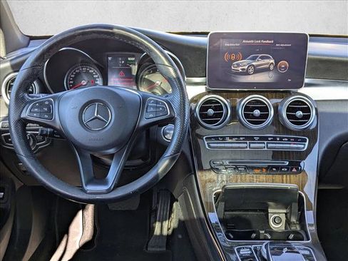 Used 2019 Mercedes-Benz GLC 350e 4MATIC image 17