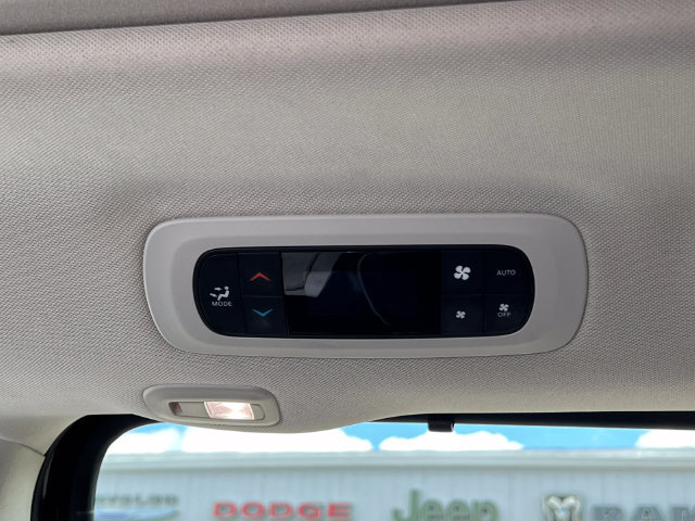 Used 2024 Chrysler Pacifica Limited FWD image 37