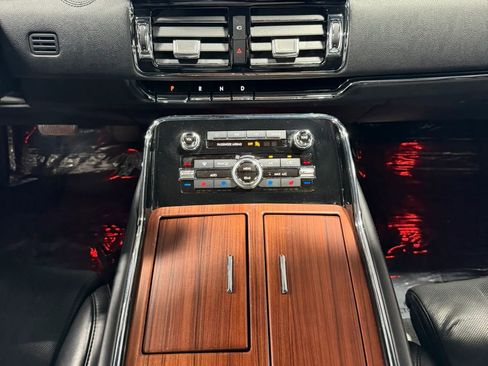Used 2019 Lincoln Navigator Reserve AWD/4WD image 3