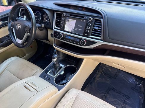 Used 2016 Toyota Highlander Limited AWD/4WD image 18