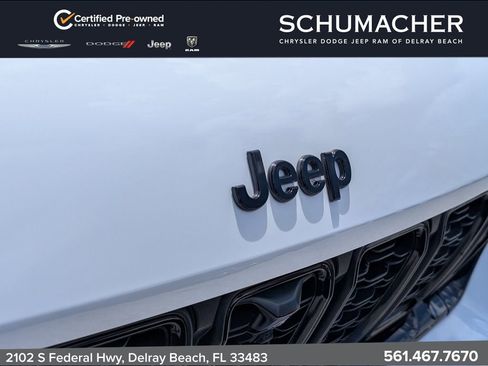 Certified 2024 Jeep Grand Cherokee Limited w/ Luxury Tech Group II AWD/4WD image 9