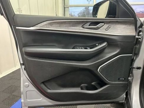 Used 2023 Jeep Grand Cherokee 4WD 4xe image 8