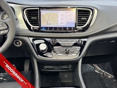 New 2026 Chrysler Pacifica Limited w/ Uconnect Theater Family Group image 14