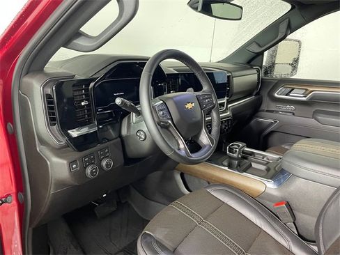 Used 2025 Chevrolet Silverado 1500 High Country w/ High Country Premium Package image 3