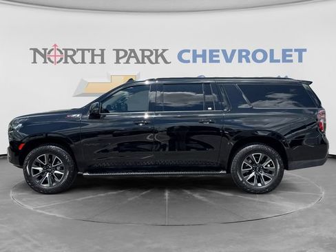 Certified 2023 Chevrolet Suburban Z71 w/ Luxury Package AWD/4WD image 8