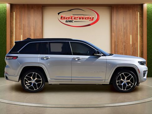 Used 2025 Jeep Grand Cherokee Summit AWD/4WD image 4