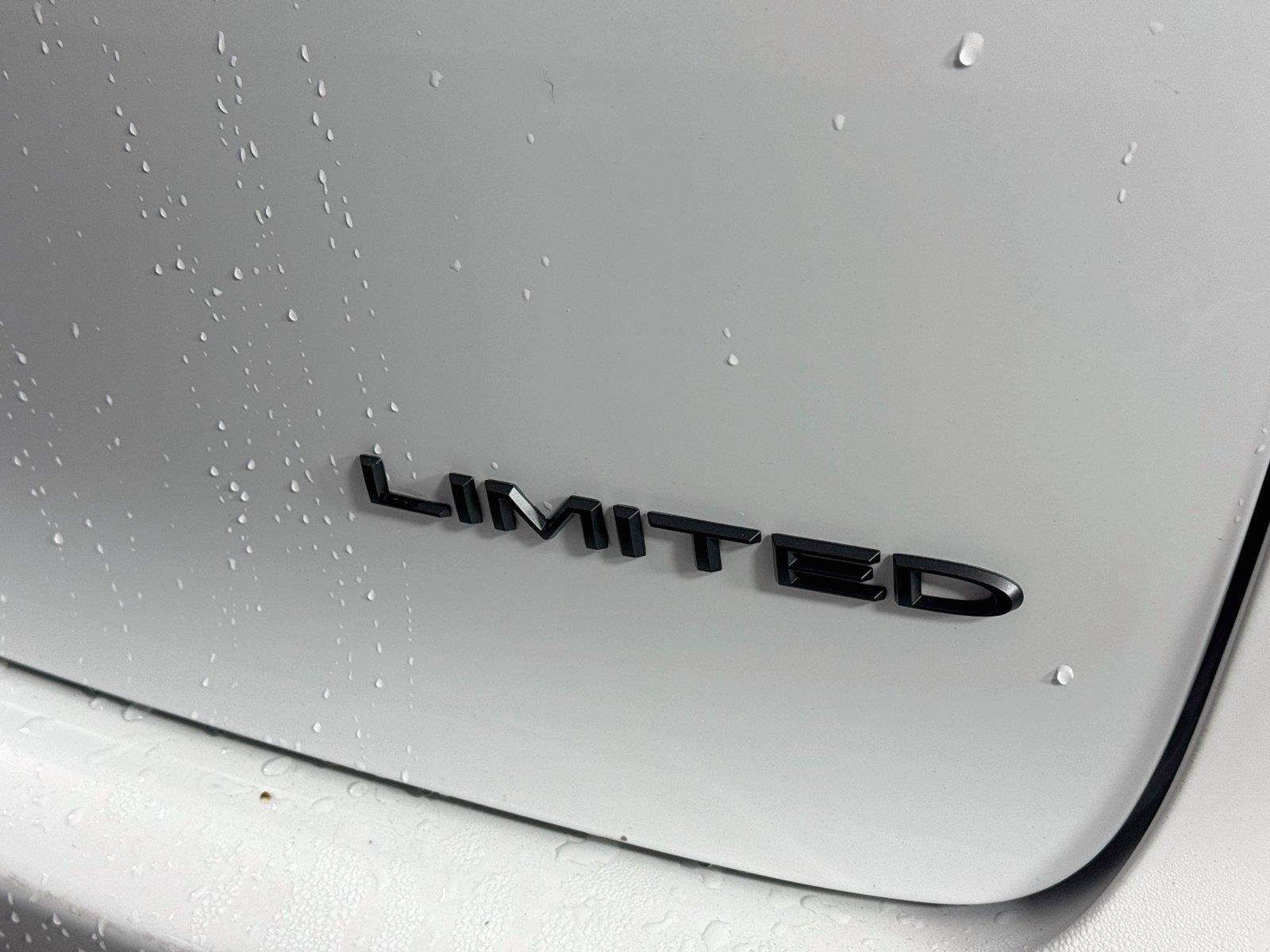 Used 2025 Chrysler Pacifica Limited FWD image 15