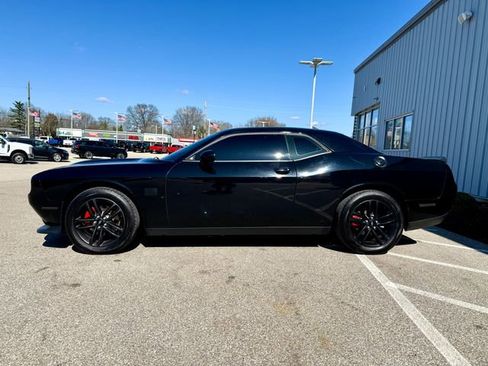 Used 2019 Dodge Challenger GT w/ Blacktop Package image 4