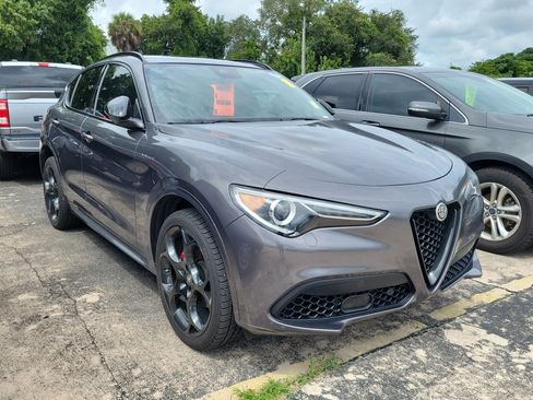 Used 2023 Alfa Romeo Stelvio Veloce AWD/4WD image 6