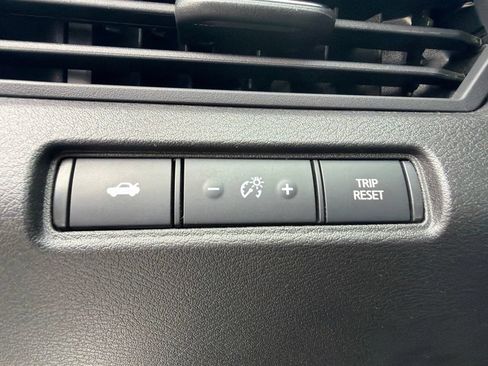 Used 2025 Nissan Altima 2.5 SV FWD image 24