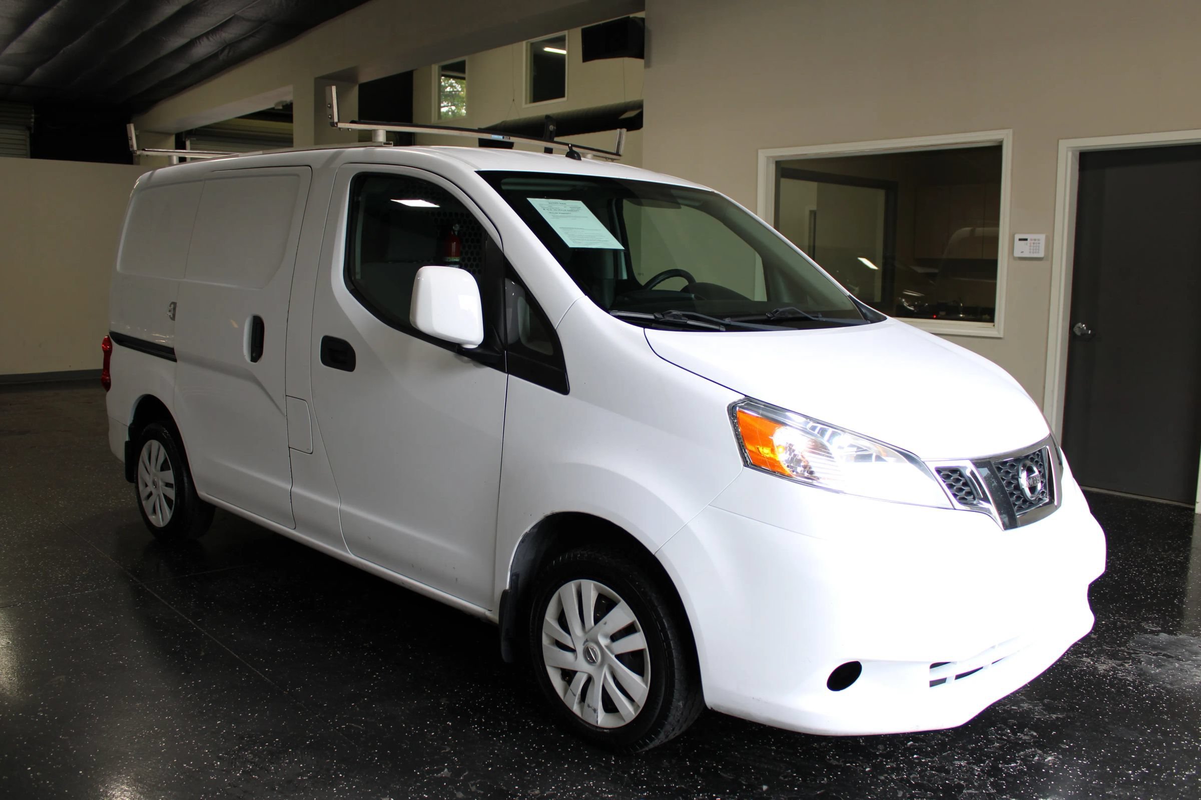 Used 2018 Nissan NV200 SV FWD image 1