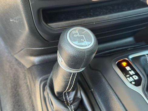 Used 2019 Jeep Wrangler Unlimited Sahara AWD/4WD image 18