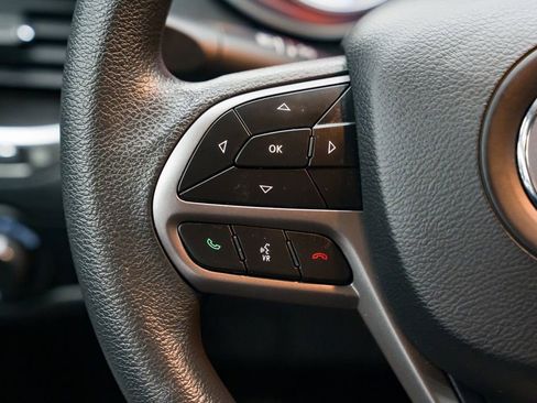 Used 2020 Jeep Cherokee Latitude image 16