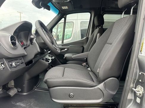 Used 2023 Mercedes-Benz Sprinter 2500 image 6